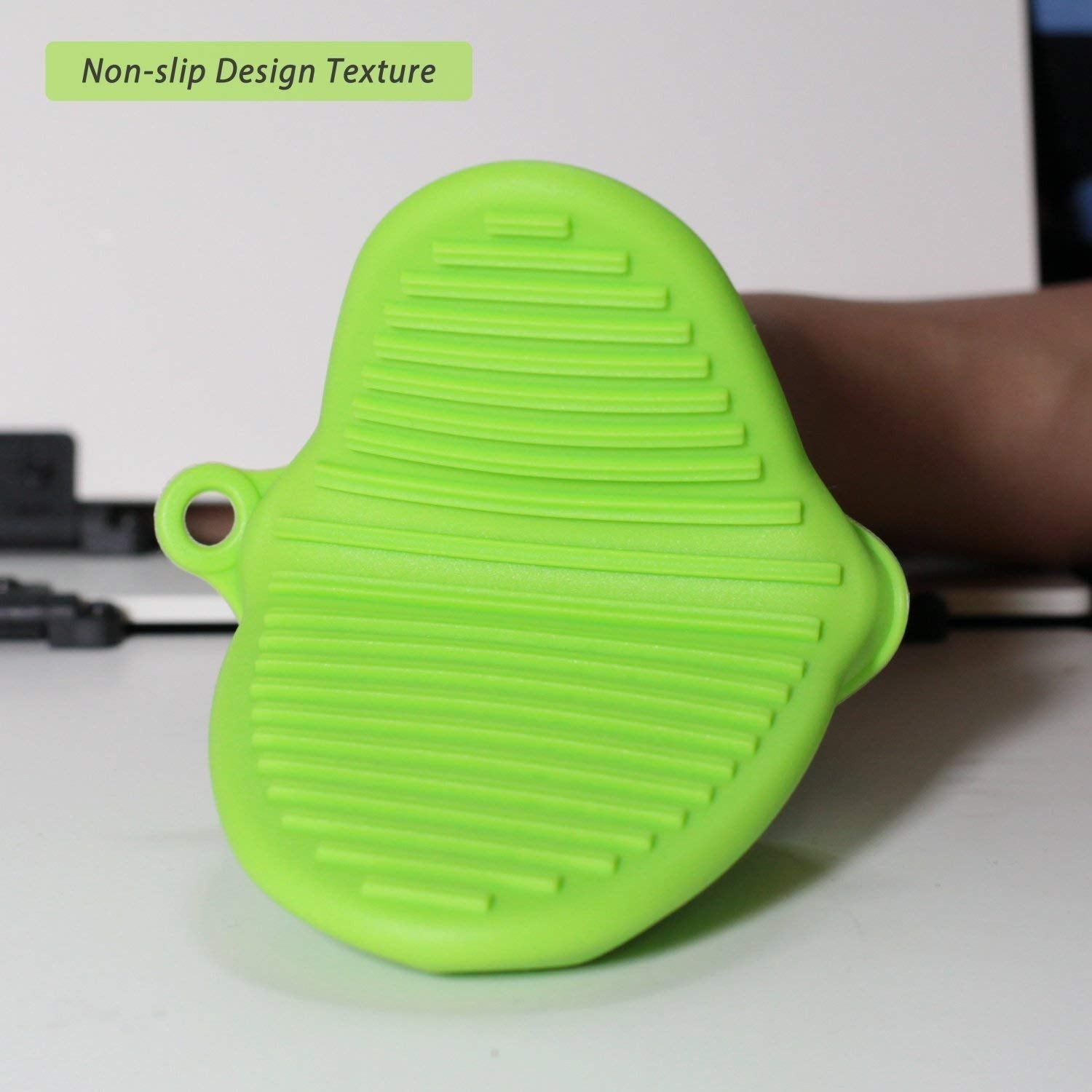 Heat-resistant potholder made of silicone in various colors