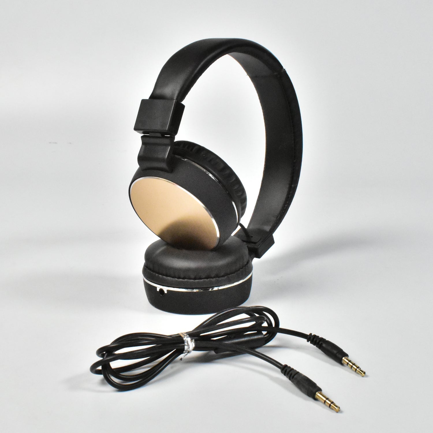 Adjustable on-ear headphones