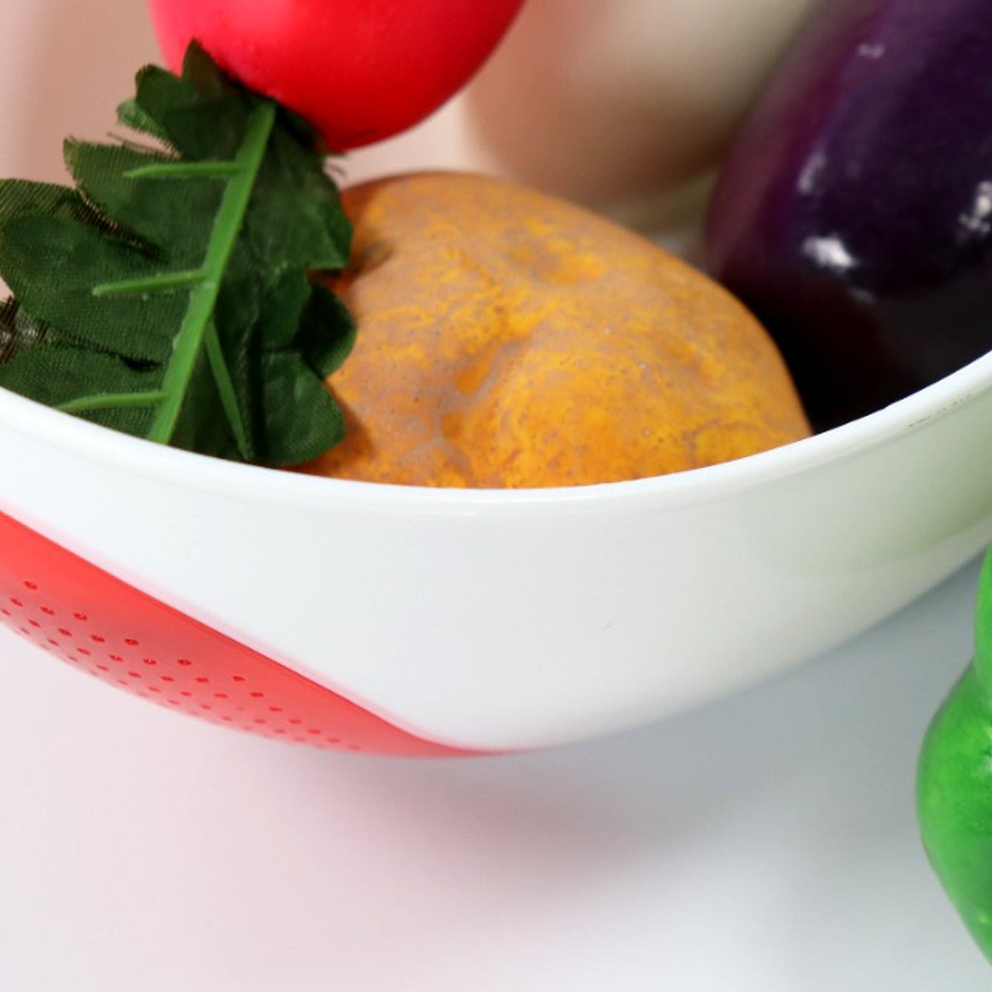 Bowl and strainer set for washing fruits and noodles