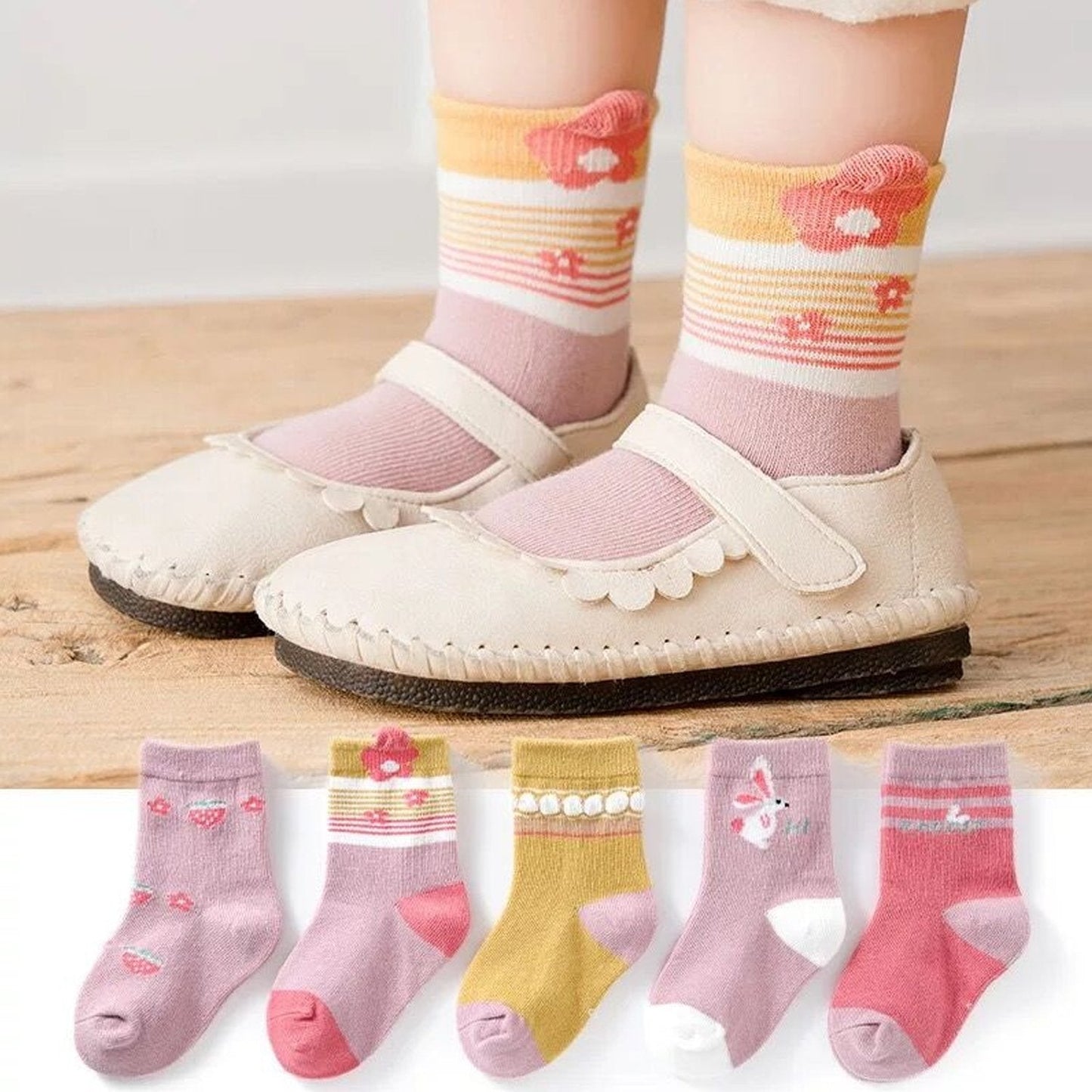 Detailed view of classic socks for kids, highlighting their simple and comfortable design