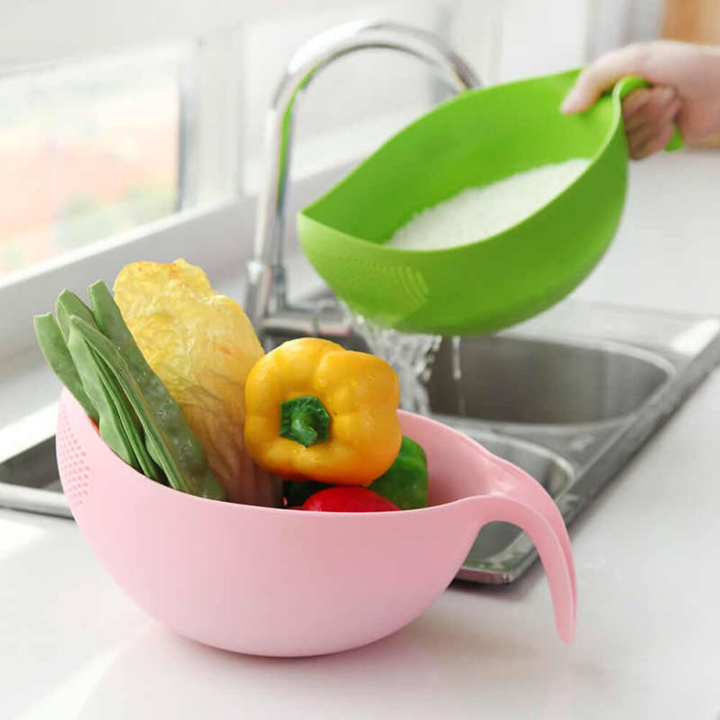 Drain basket with handle for easy food straining