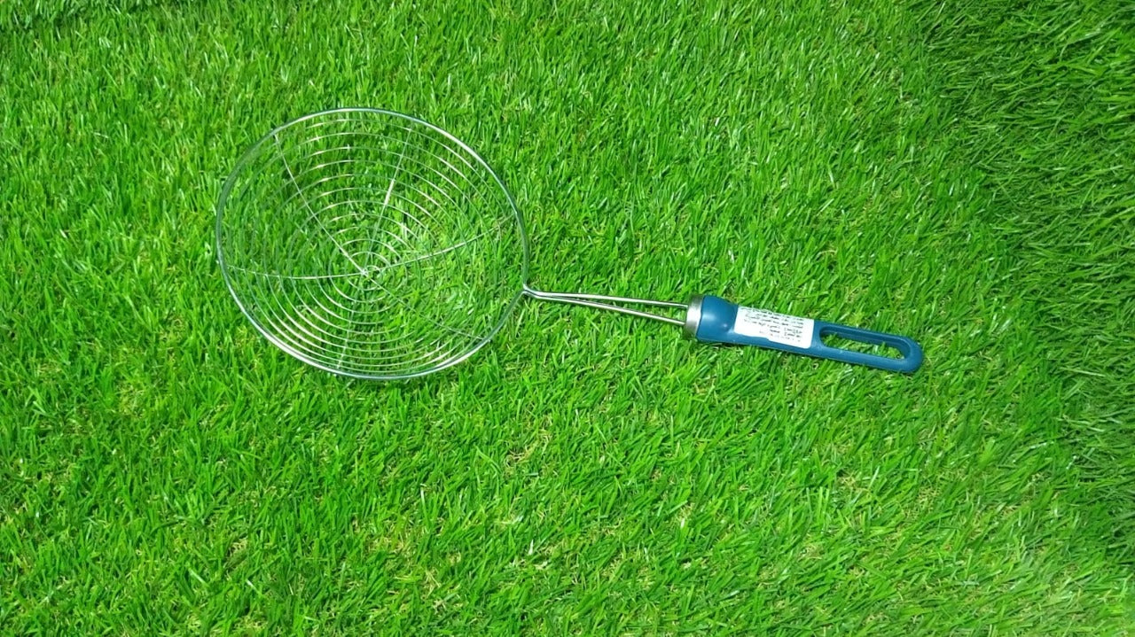 Mesh strainer for deep frying