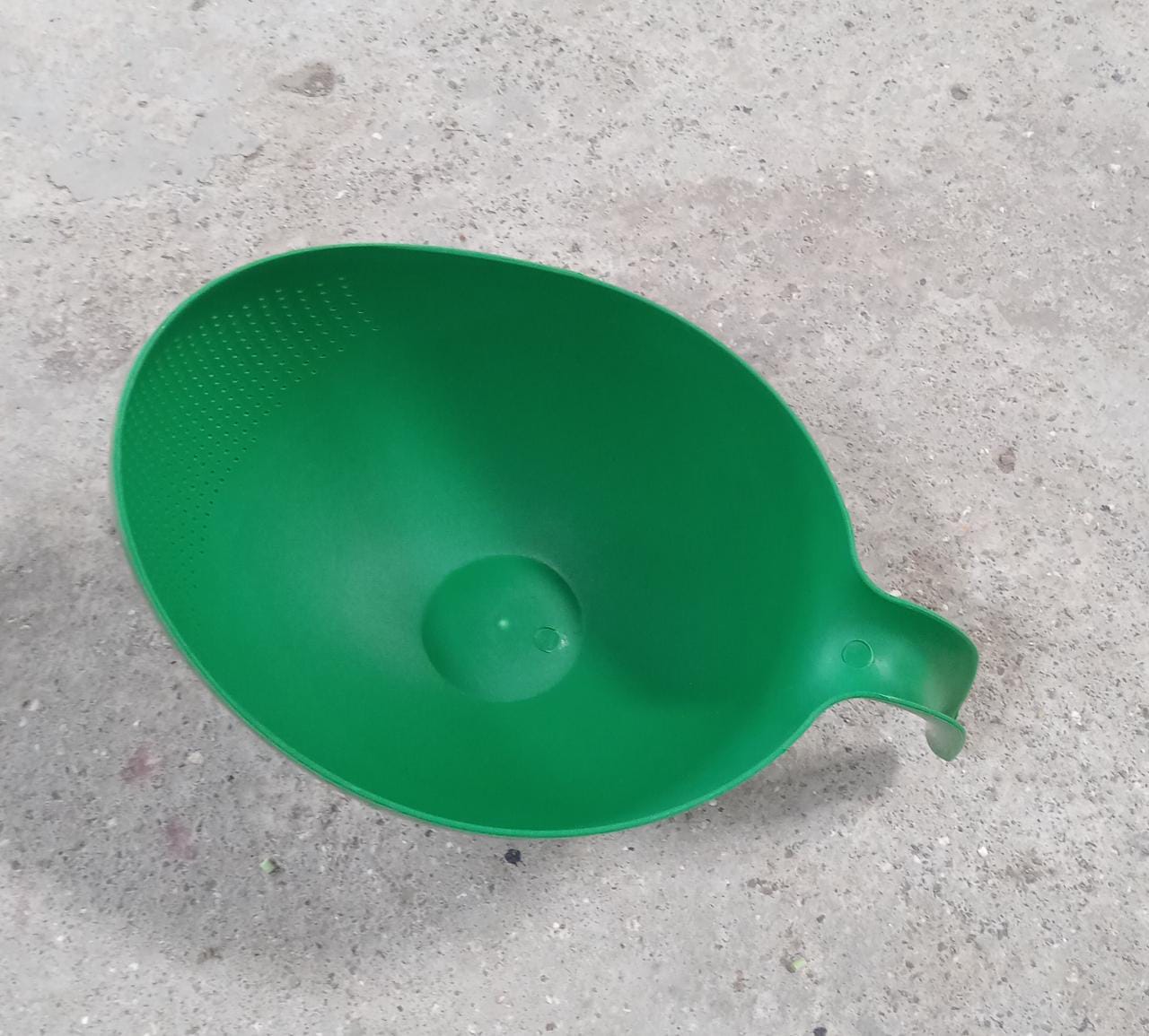 Strainer bowl for rice and vegetables with handle